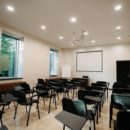 Grand Mildom Hotel Алма Ата Екстериор снимка