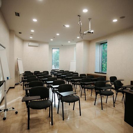 Grand Mildom Hotel Алма Ата Екстериор снимка