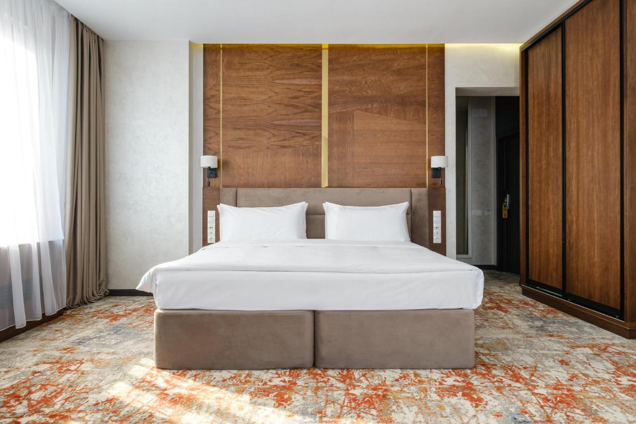 Grand Mildom Hotel Алма Ата Екстериор снимка