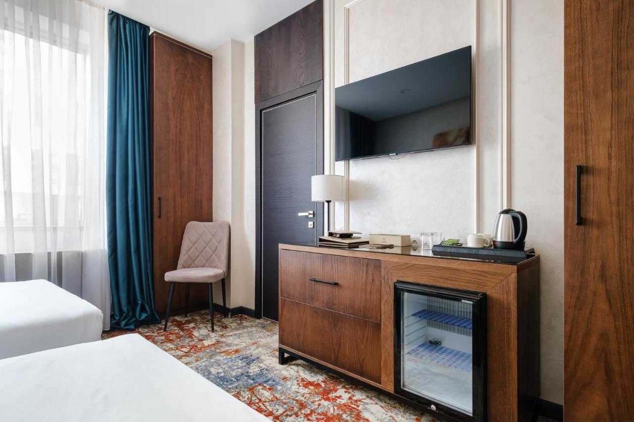 Grand Mildom Hotel Алма Ата Екстериор снимка