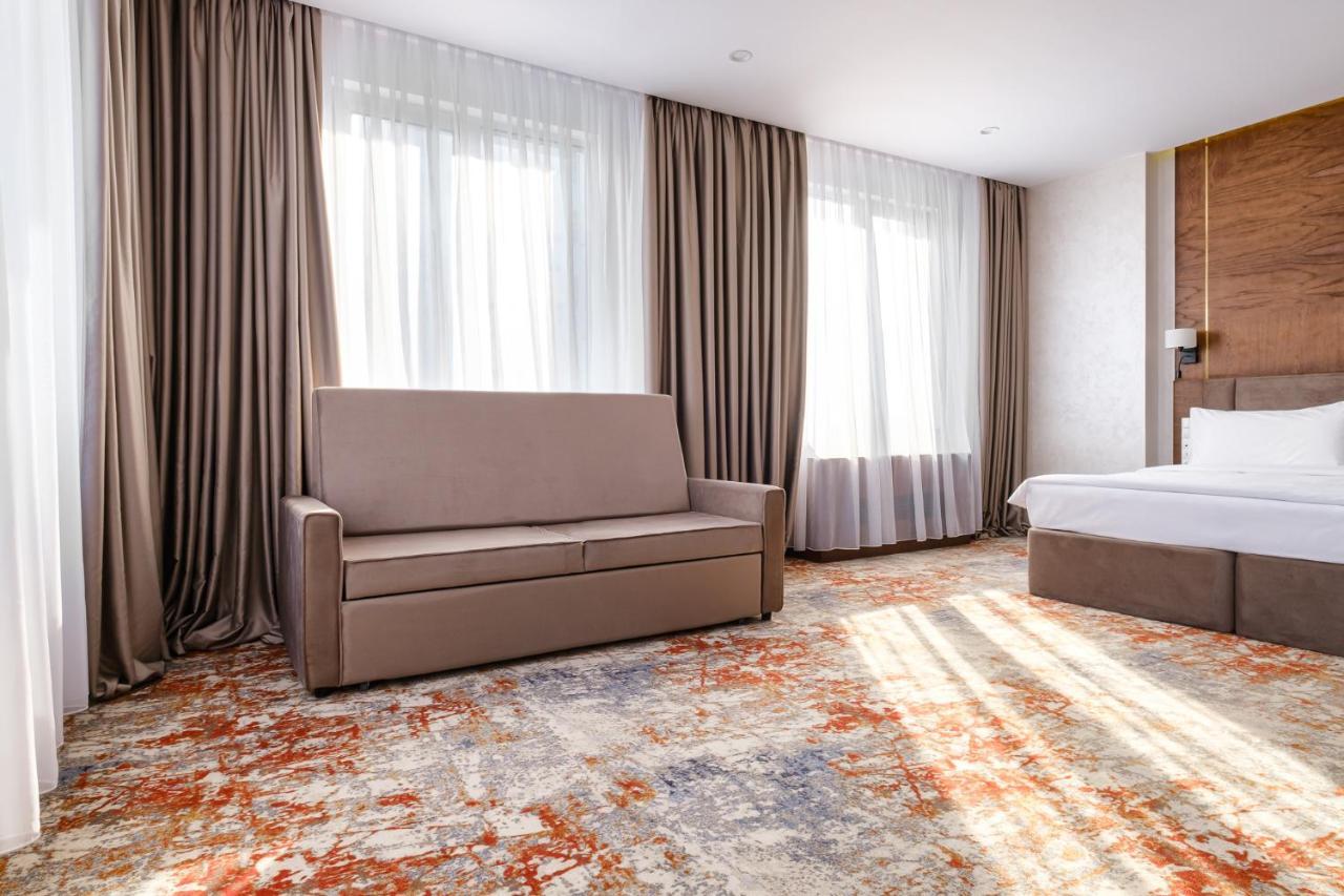 Grand Mildom Hotel Алма Ата Екстериор снимка