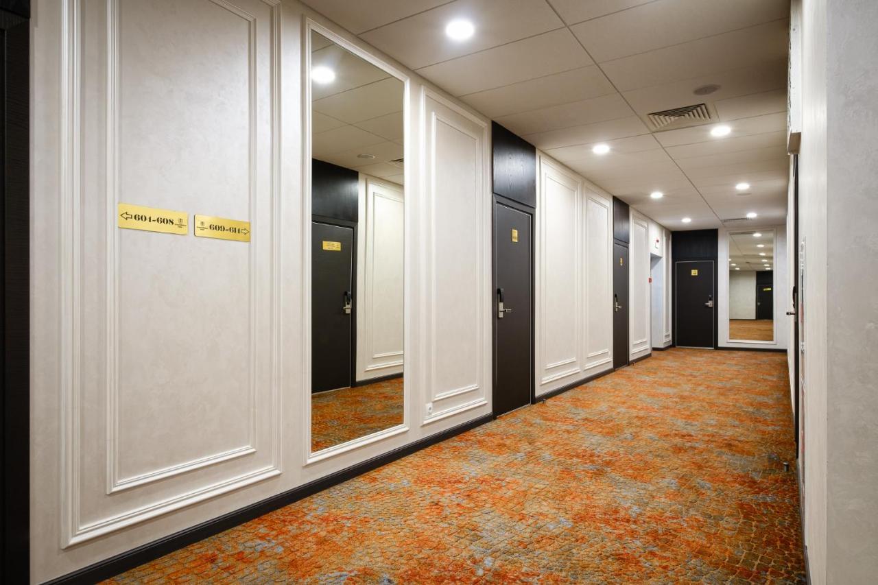 Grand Mildom Hotel Алма Ата Екстериор снимка