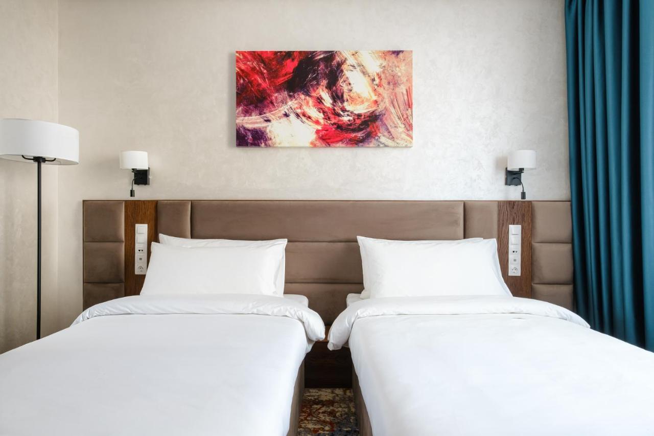 Grand Mildom Hotel Алма Ата Екстериор снимка