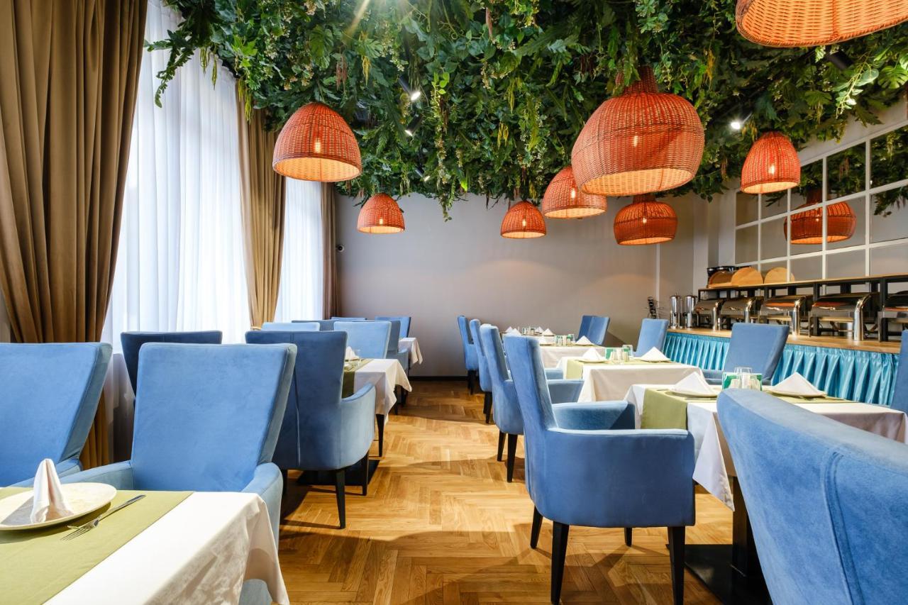 Grand Mildom Hotel Алма Ата Екстериор снимка