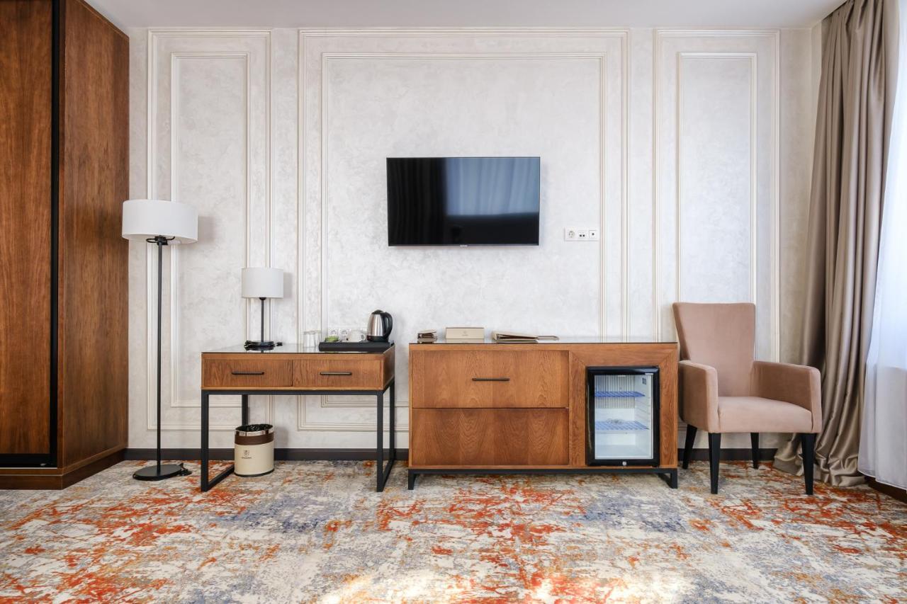 Grand Mildom Hotel Алма Ата Екстериор снимка
