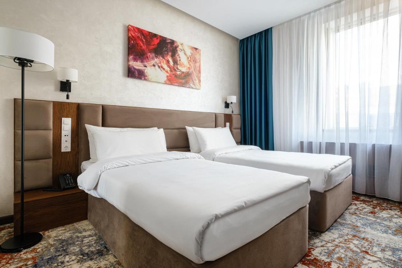 Grand Mildom Hotel Алма Ата Екстериор снимка