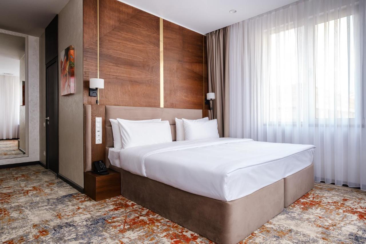 Grand Mildom Hotel Алма Ата Екстериор снимка