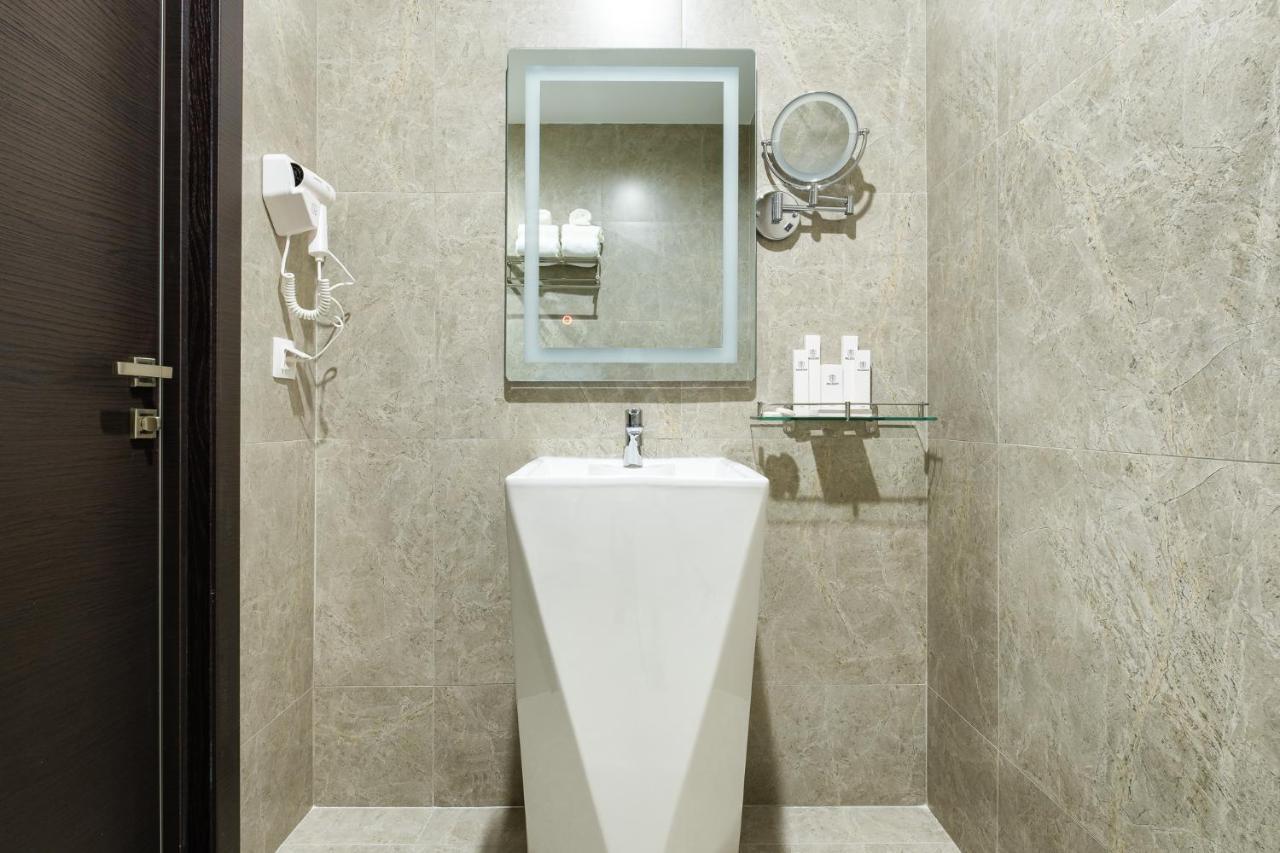 Grand Mildom Hotel Алма Ата Екстериор снимка