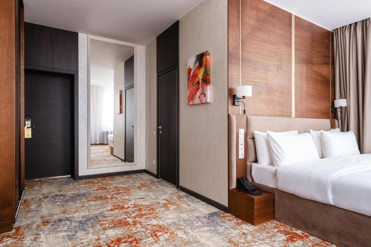 Grand Mildom Hotel Алма Ата Екстериор снимка
