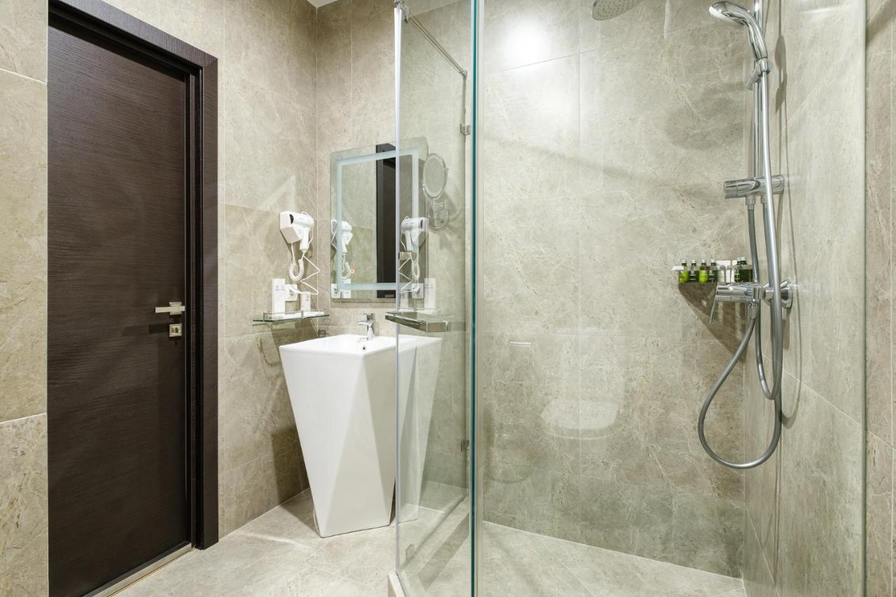 Grand Mildom Hotel Алма Ата Екстериор снимка