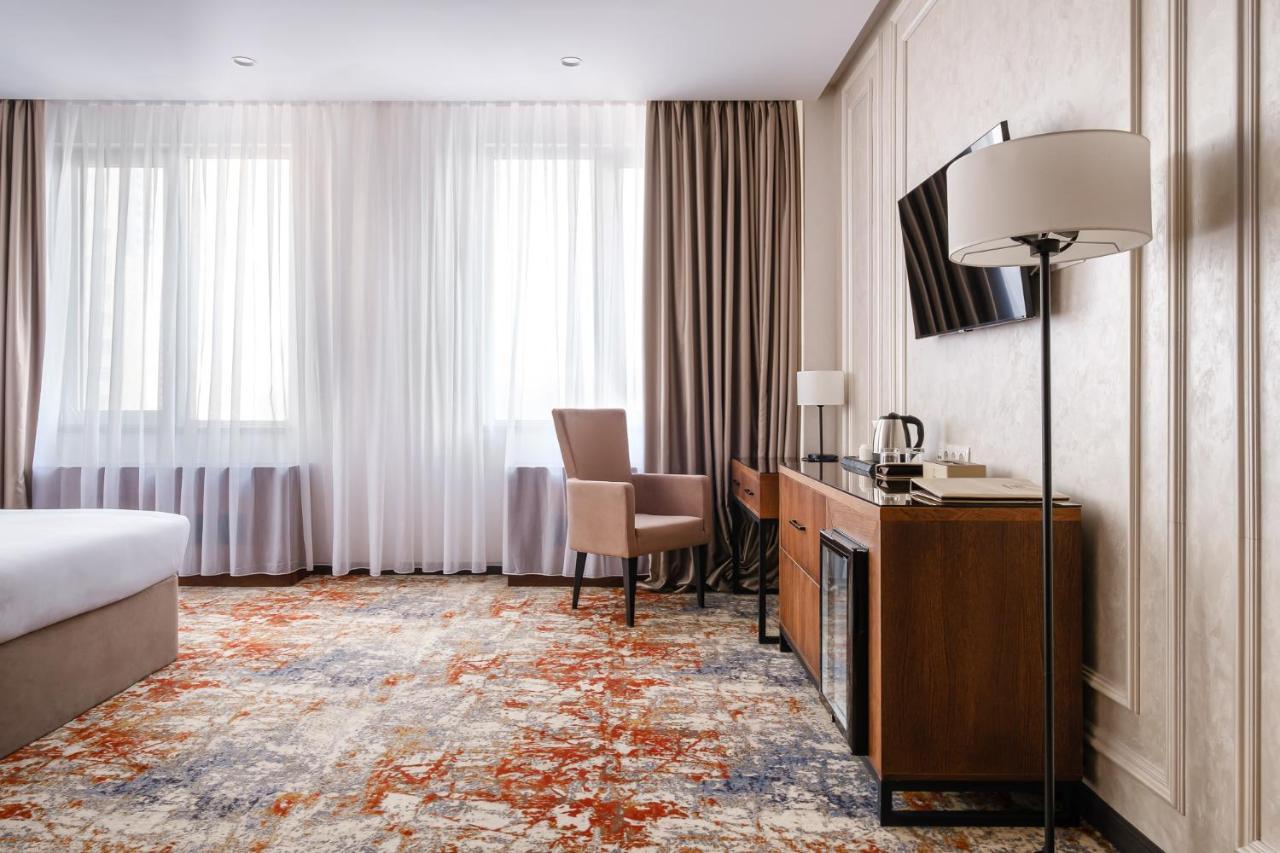 Grand Mildom Hotel Алма Ата Екстериор снимка