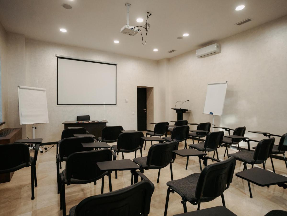 Grand Mildom Hotel Алма Ата Екстериор снимка