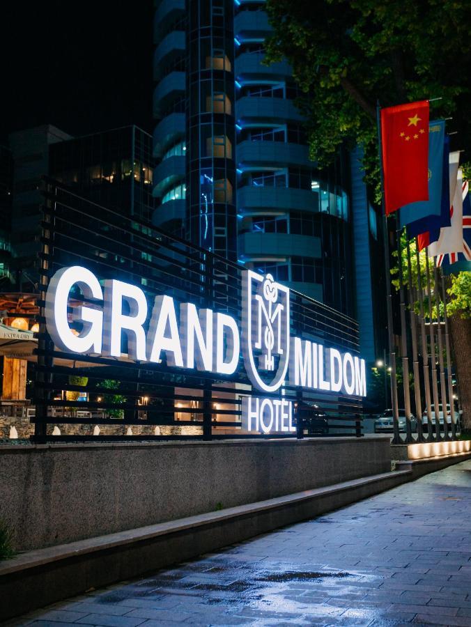 Grand Mildom Hotel Алма Ата Екстериор снимка