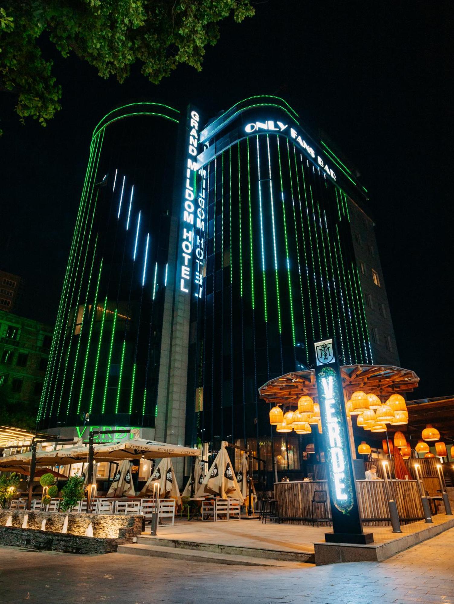 Grand Mildom Hotel Алма Ата Екстериор снимка