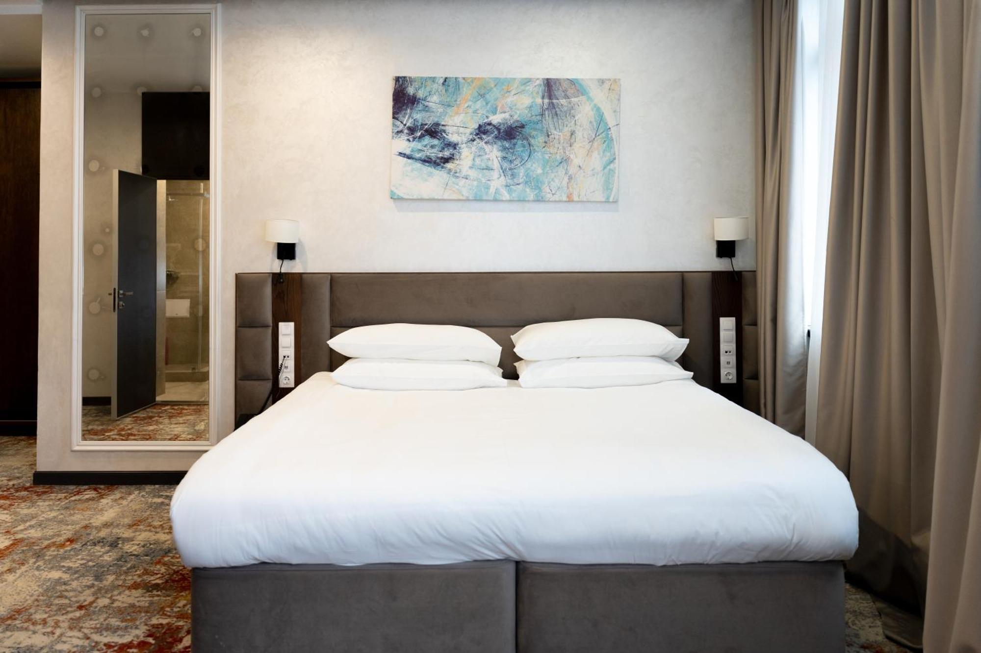 Grand Mildom Hotel Алма Ата Екстериор снимка
